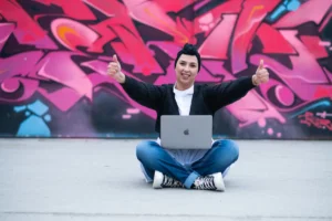 Webdesignerin Fatima Kabiri – Coverbild mit Kontakt-CTA