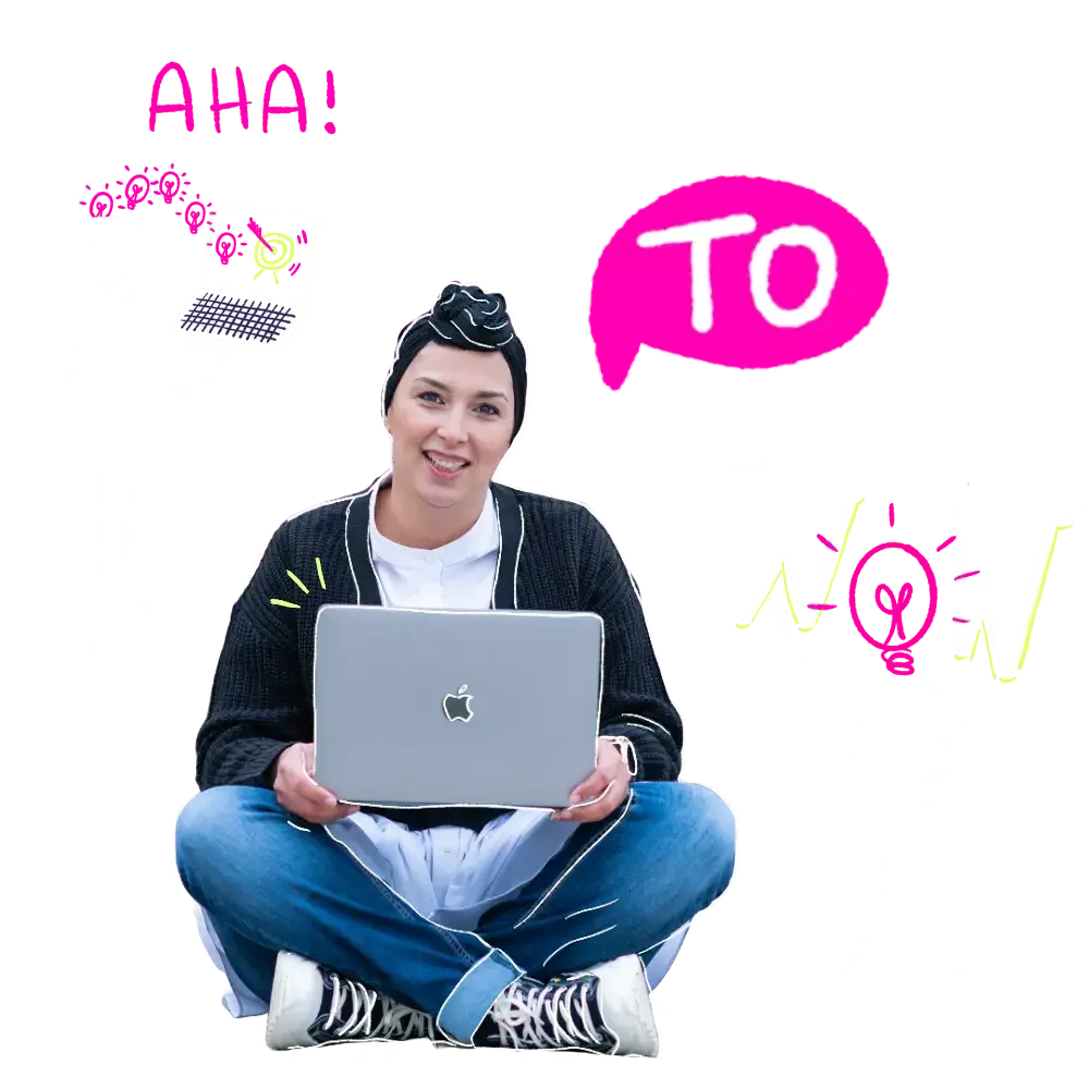 Webdesignerin Fatima mit Laptop und handgezeichneten Sketchnotes 