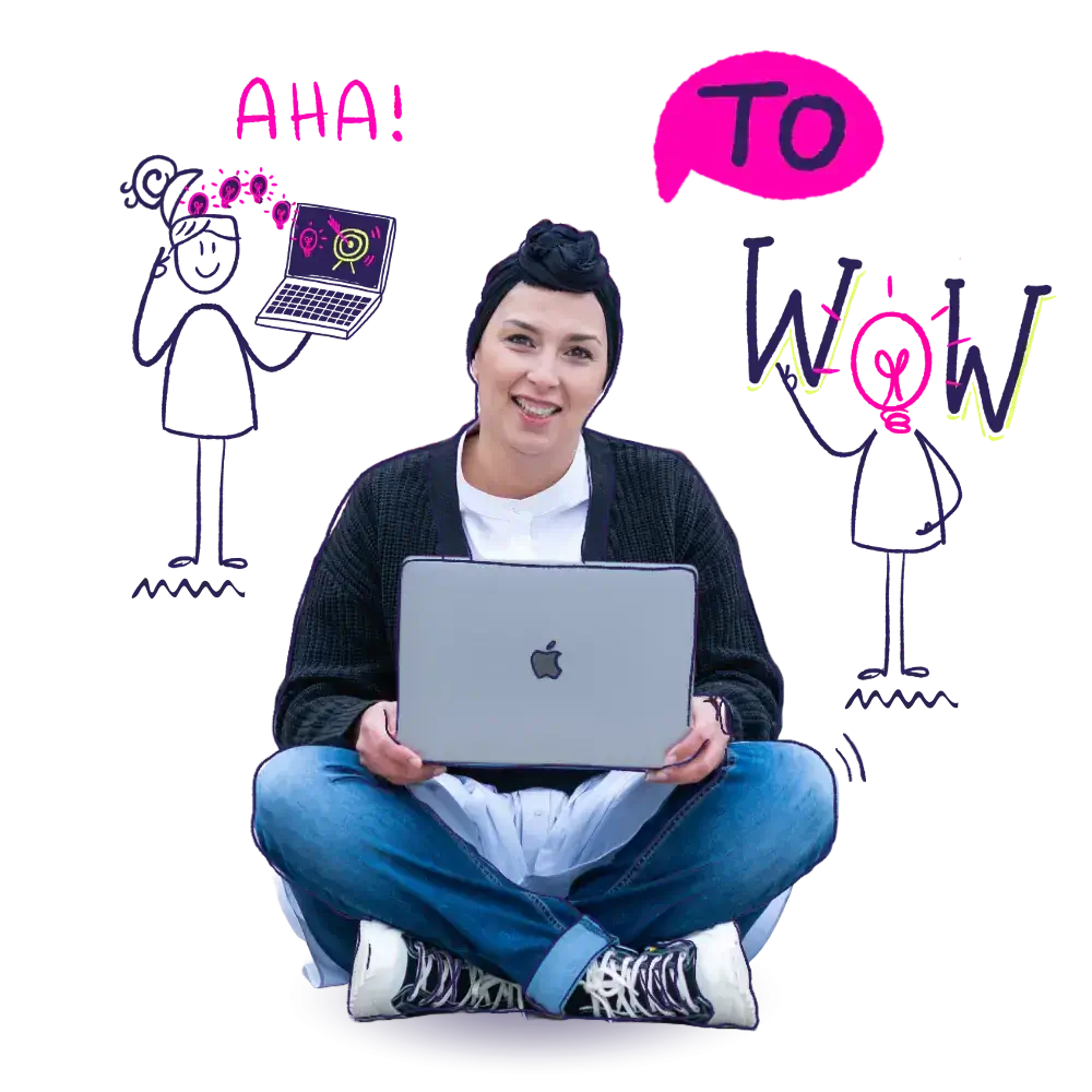 Webdesignerin Fatima mit Laptop und handgezeichneten Sketchnotes – Visual Storytelling Website, die Klarheit schafft und 
